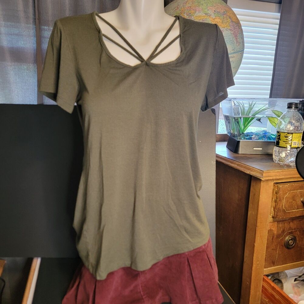 Americanable Olive Green T Shirt Size Medium Beautiful Design